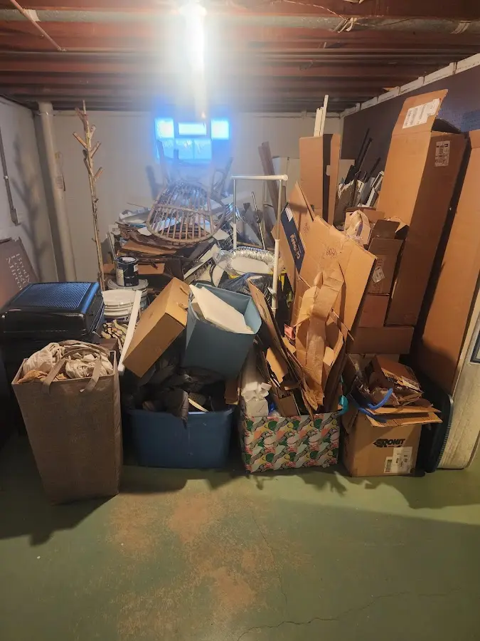 Roll-off dumpster container at job site for 4 Yard Dumpster Rental in China